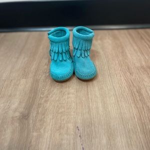 Like new size 1 Minnetonka Moccasins